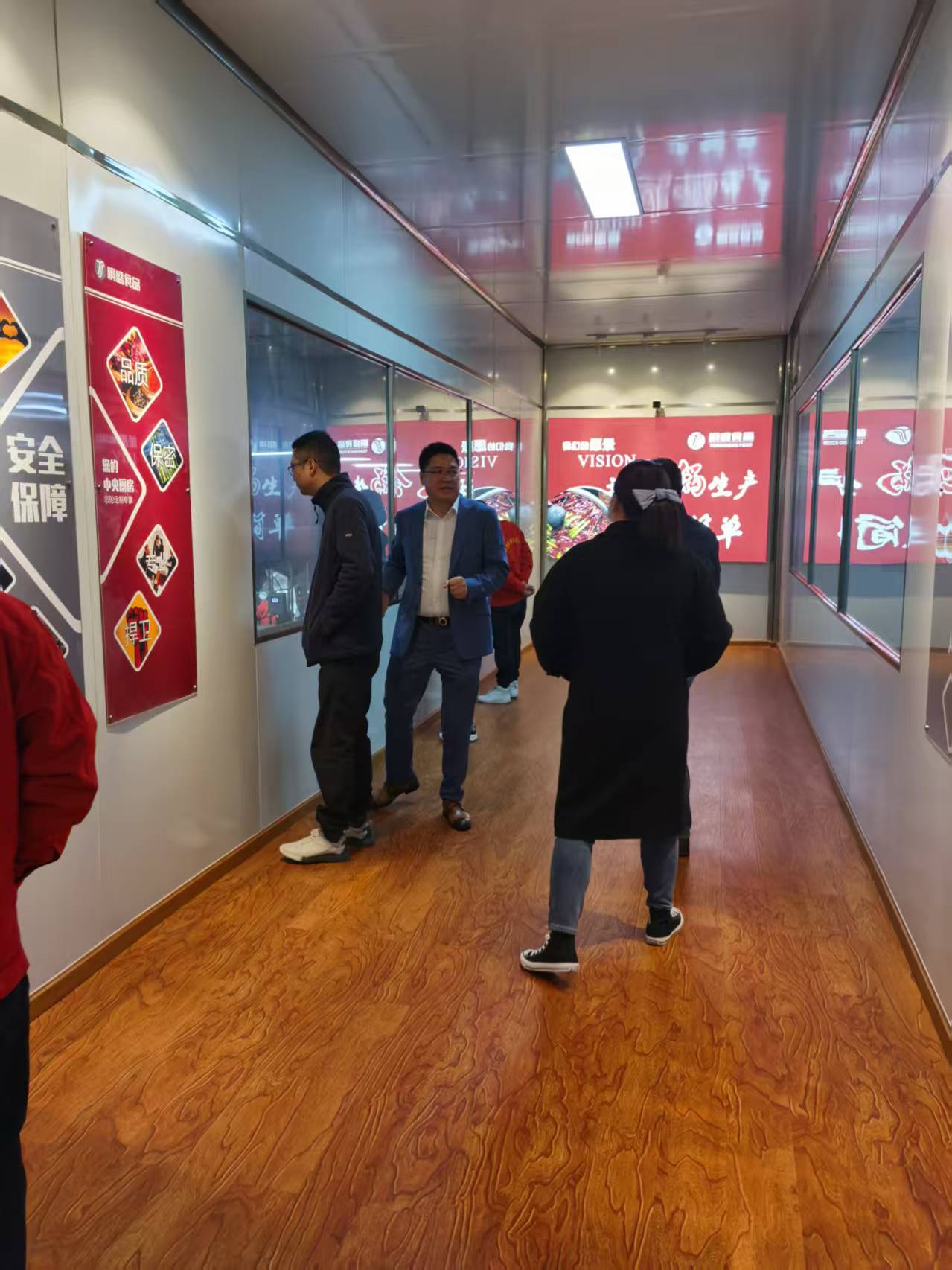 海底捞供应链负责人龚总莅临成都桐盛食品考察指导，共探战略合作新机遇